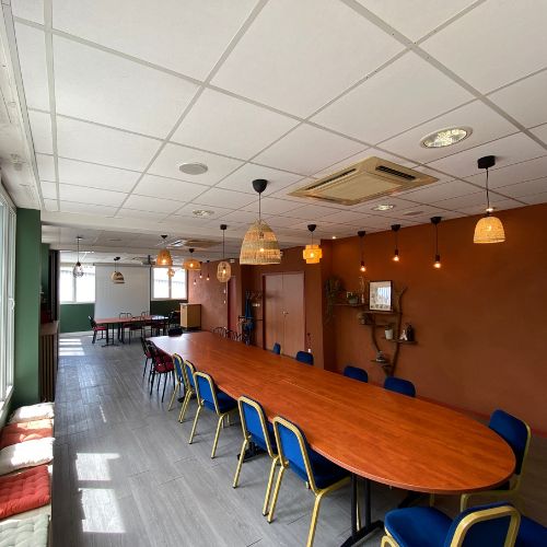 salle de reunion en location a grenoble amenage lumineuse